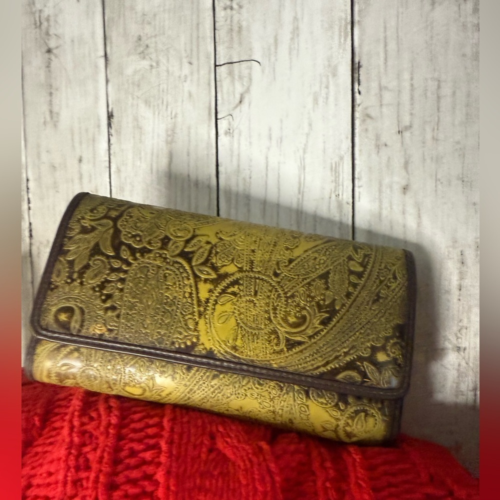 Relic Wallet Faux Leather Paisley Embossed. 7.25 x 4.25. Snaps